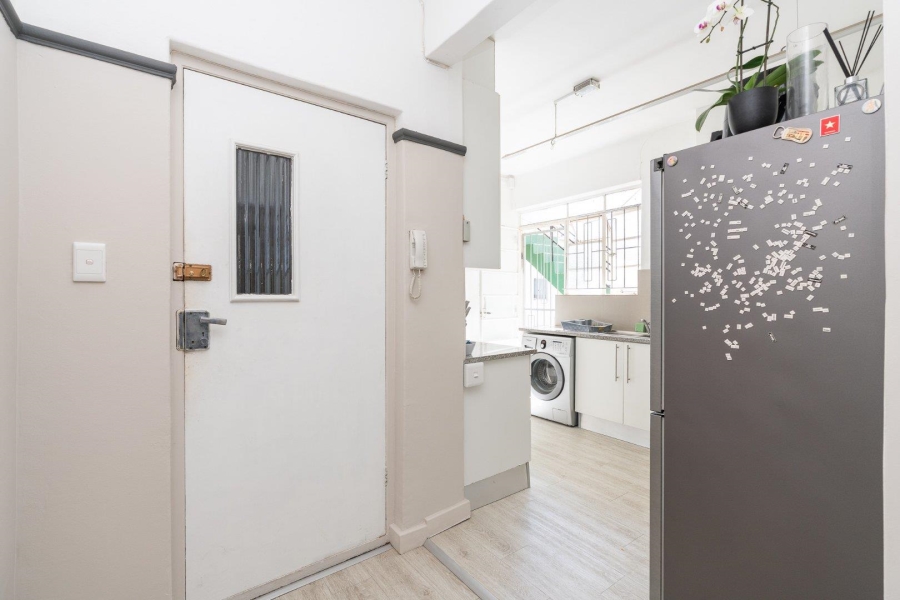 To Let 3 Bedroom Property for Rent in Sea Point Western Cape